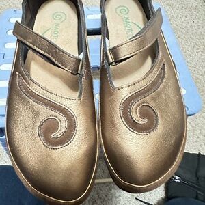 New NAOT copper brown leather Velcro Maryjane’s shoes sz 9 40
